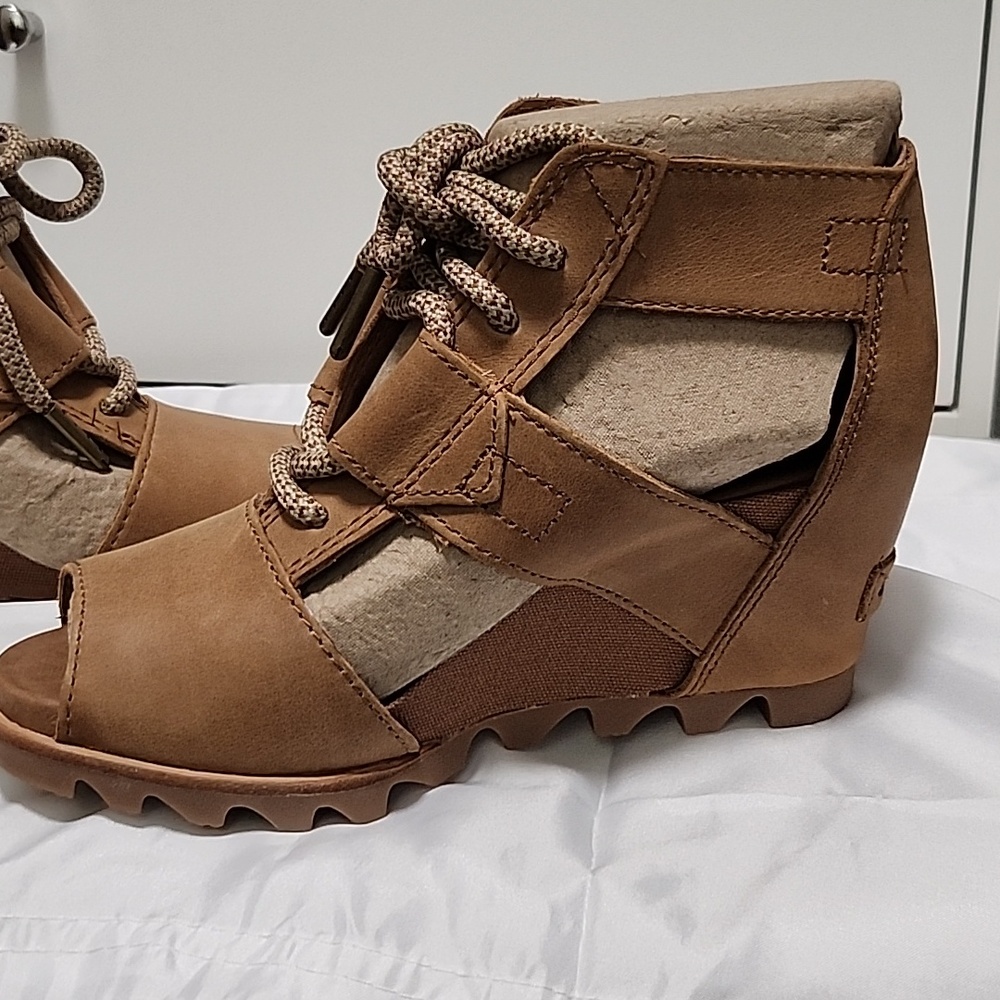 Sorel Sandals in 5.5